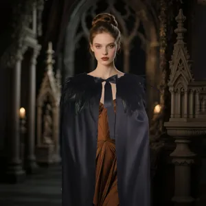 Mantello Gotico con Piume Nere Regina Misteriosa Costume di Halloween Strega Per Donne Ballo in Maschera Passerella Mantello