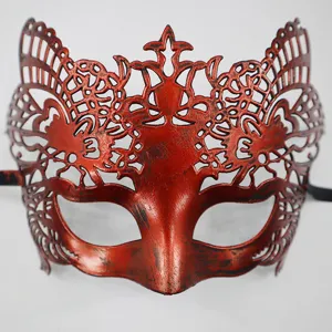 Masque de bal masqué demi-visage rouge vintage avec dentelle ajourée pour fête.