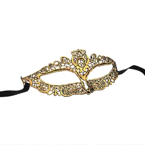 Detailaufnahme der goldenen Spitzen-Maske mit schwarzen Bändern für Party-Fotografie.