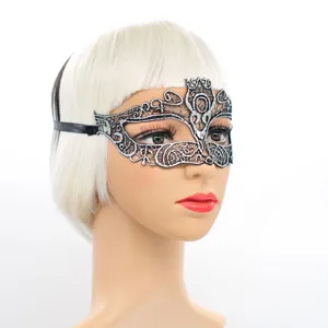Elegante schwarze und silberne Spitzenmaske fuer Halloween Partys und Fotorequisiten.