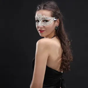 Sexy Weiße Spitzenmaske Für Damen Maskerade Halloween Weihnachten Party Performance Elegante Durchbrochene Geformte Spitzenmaske Ball Zubehör