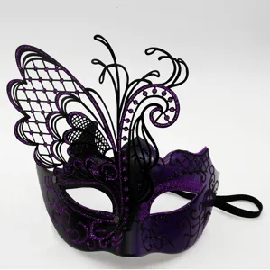 Schwarze violette venezianische Maske mit Schmetterling Spitze und Glitzer für Kostüm.
