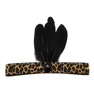 Luipaardprint veren hoofdband met zwarte strass, feestelijk haaraccessoire voor volwassenen.