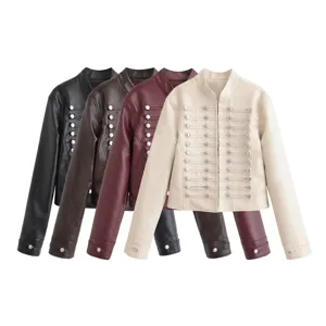 Vue détaillée de la veste militaire en faux cuir pour femme avec boutons nœuds en plusieurs.