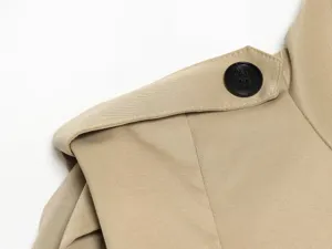 Trench-coat kaki détail épaule femme mode style classique vêtement d'extérieur top chic