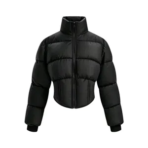 Detailansicht der schwarzen Damen Steppjacke mit hohem Kragen, Frontreißverschluss und Steppdesign.
