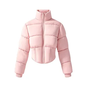 Rosa kurze Steppjacke mit Stehkragen und Frontreißverschluss für stylische Winterkleidung.