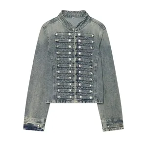 Detailansicht der Damen Vintage Jeansjacke mit Stehkragen und militärischem Knopfdesign.