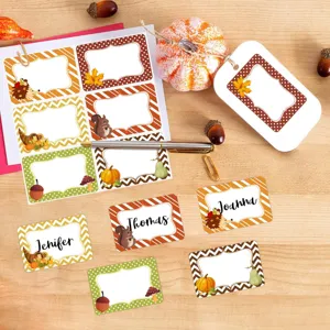 Herfst cadeaulabels stickers set met schattige dieren en pompoen ontwerpen voor feestverpakking.