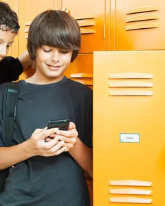 Schulkinder Namensaufkleber selbstklebend bunte Aufkleber für Hefte und Tagebücher.