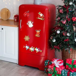 Weihnachtliche magnetische Kühlschrankaufkleber im Set, Detailansicht festlicher Dekorationselemente.