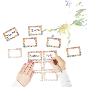 Bloemvormige cadeaulabels stickers beschrijfbaar voor vakantie verpakking hoofdaanzicht.