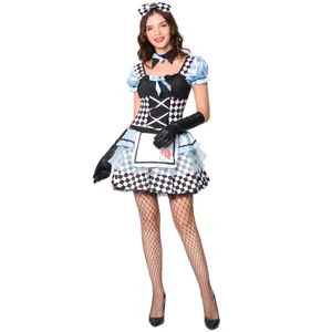 Vista dettagliata del costume cosplay Alice da donna con quadri bianchi e neri e dettagli blu.