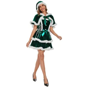 Gedetailleerd overzicht van de groene kerstkostuum cape en jurk details voor damesfeest.