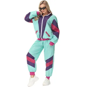 Ρετρό σετ αθλητικής φόρμας colorblock 80s σακάκι και παντελόνι για μουσικό φεστιβάλ.