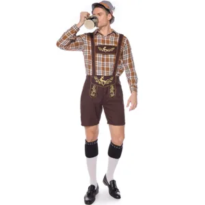 Vista dettagliata del costume tradizionale bavarese da uomo in lederhosen con camicia.