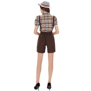 Vista posteriore dettagliata del costume da Oktoberfest con camicia a quadri e bretelle.