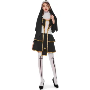 Vue détaillée du costume de cosplay de bonne sœur avec des motifs de croix et coiffe.