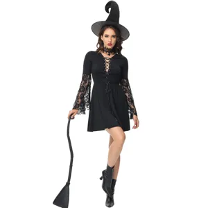 Vista dettagliata del costume da strega gotica nera, perfetto per cosplay di Halloween.