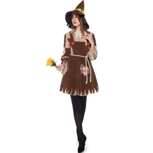 Vue détaillée du joli costume d'épouvantail d'Halloween porté par le mannequin studio.