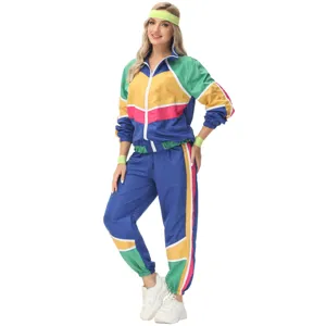 Conjunto de chaqueta y pantalón deportivos retro color block para festivales de música.