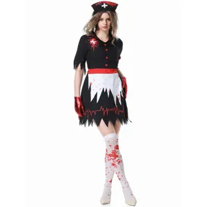 Vista dettagliata del costume da infermiera zombie di Halloween, con stampa di sangue e abito.