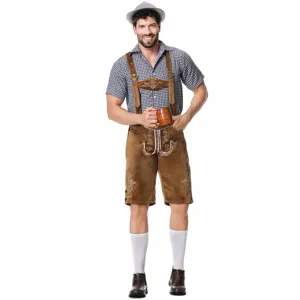Detailansicht des traditionellen bayerischen Oktoberfest Kostüms mit kariertem Hemd und Lederhose.