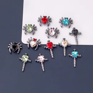 Dunkler Stil Kreuz Spinne Nagelkunst Charme bunte Herz Strasssteine Halloween Maniküre