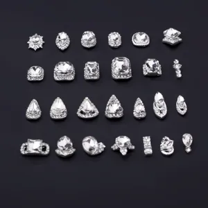 Japanische Nail Art Strasssteine mit klaren Kristallen und silberner Legierungsbasis für DIY.