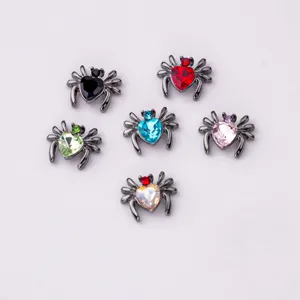Bunte dunkle Spinnen Nagelkunst Charms mit Kristallherz Strass für Halloween DIY.