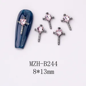 Dunkler Kreuz Nagelkunst Anhänger mit rosa Herz Strasssteinen, Gothic Maniküre Zubehör 8x13mm