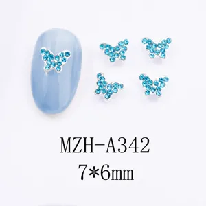Charm per unghie con farfalla in strass blu stile giapponese 7x6mm per nail art brillante.