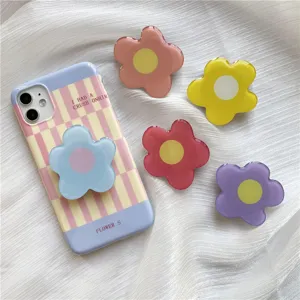 Korean ins style irregular flower epoxy resin phone socket and cute checkered phone case set.