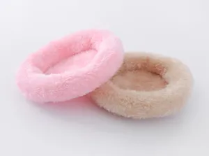 Dettaglio letto per criceti in peluche con tessuto morbido e comodo cuscino caldo.