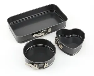 Bakvorm set van drie stuks koolstofstaal antiaanbaklaag taartvorm detail.