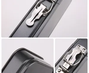 Close-upweergave van de metalen gesp en anti-aanbak carbonstalen bakvormranddetails.