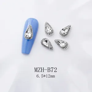 Tropfenförmige Strass-Nail-Art-Anhänger glänzende Kristalle Legierung DIY Maniküre Details.