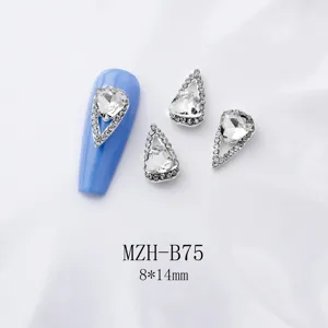 Detailansicht japanischer Legierung klarer weißer ovaler Strass Nagelkunst Charms, 8x14mm Dekor.
