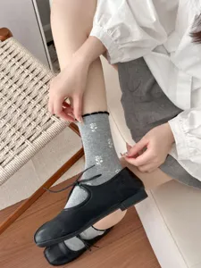 Korean style floral mid-calf socks for women with cute tulip patterns and combed cotton.