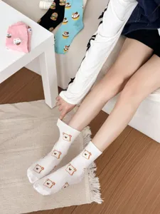 Cute cartoon bear pattern cotton mid-tube socks for women, cozy autumn winter casual socks.