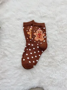 Bruine kerst peperkoek katoenen sokken detail, gezellige winter middelhoge sokken voor dames