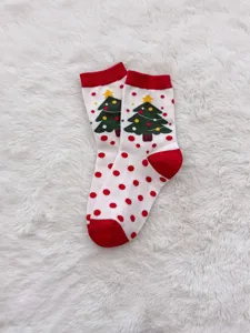 Kerst katoenen mid-calf sokken voor vrouwen, feestelijke rode en witte wintersokken warm.