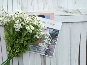Artificial chamomile bouquet faux daisy flowers for home decor wedding party arrangement.