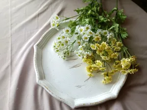 Artificial chamomile flower detail shot, 30 heads small daisy bouquet for home decor and wedding.