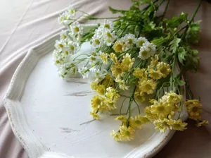 Artificial chamomile daisy flower bouquet detail, fresh style floral decor for home.