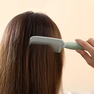 Tragbarer Haarkamm aus Kunststoff mit ergonomischem grünem Griff für das tägliche Styling