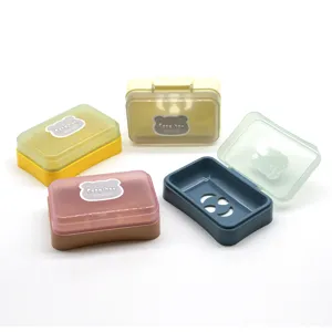 Portasapone in plastica portatile con coperchio e fori di scarico, simpatico design a orsetto.