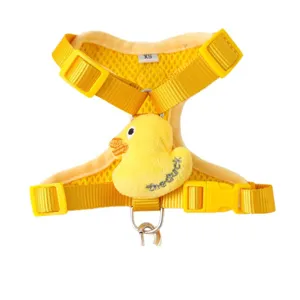 Ademend gele mesh hondentuigje met schattig pluche eendje en verstelbare bandjes voor huisdieren.