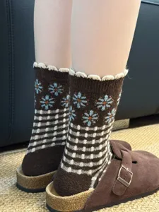 Vintage floral wool socks for women, cute ruffle cuff mid-tube winter warm socks, Japanese style.