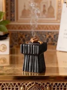 Quemador de incienso cuadrado de cerámica de lujo nórdico con diseño acanalado para decoración.